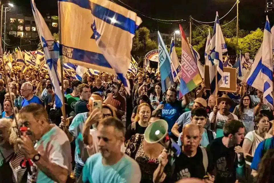 Israel Terancam Perang Saudara, Netanyahu Didemo Massa 