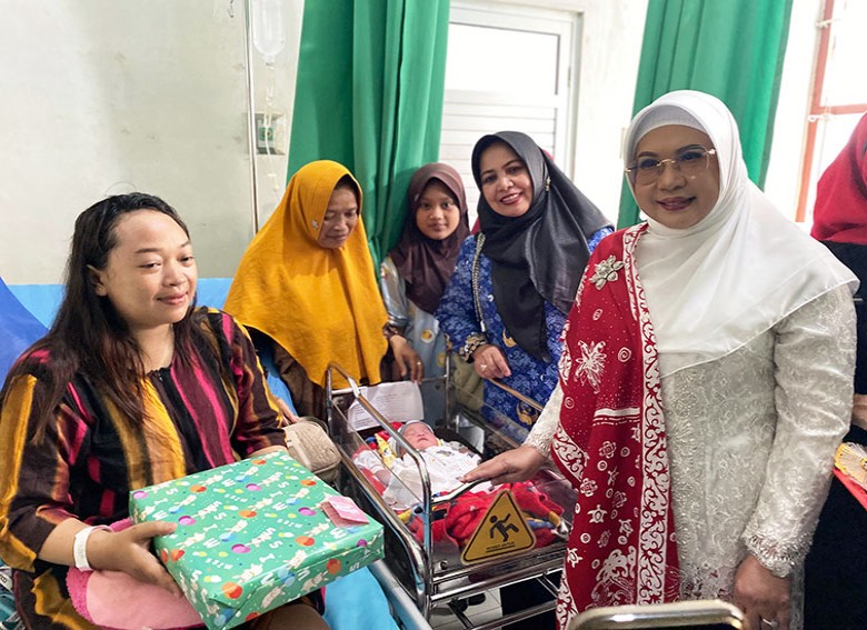 Momen HUT RI, Ketua PKK Berau Jenguk Bayi Lahir di Hari Kemerdekaan, Ada 6 Orang Ibu yang Lahiran RSUD Dr Abdul Rifai