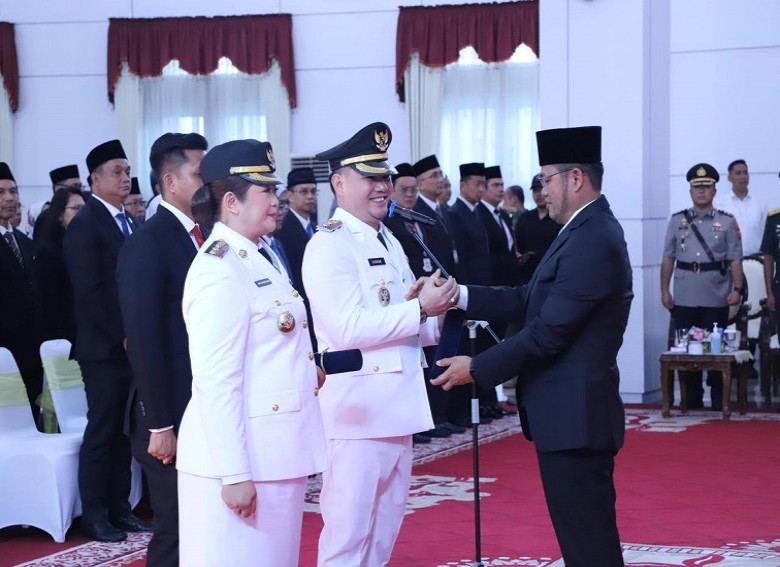 Lantik Bupati dan Wakil Bupati Mahakam Ulu 2025-2030, Gubernur: Jadikan Program dan Kebijakan Menyentuh Kebutuhan Masyarakat