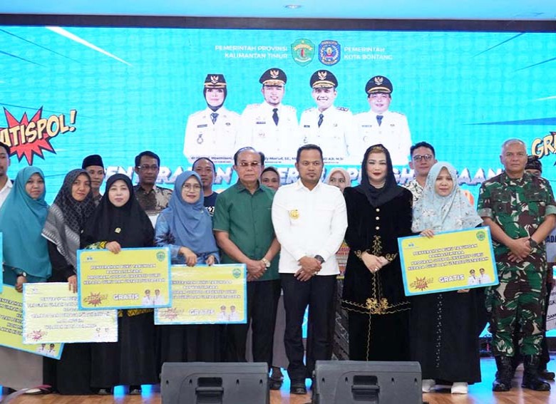Gubernur Rudy Serahkan Bantuan Program Gratispol dan Jospol di Bontang
