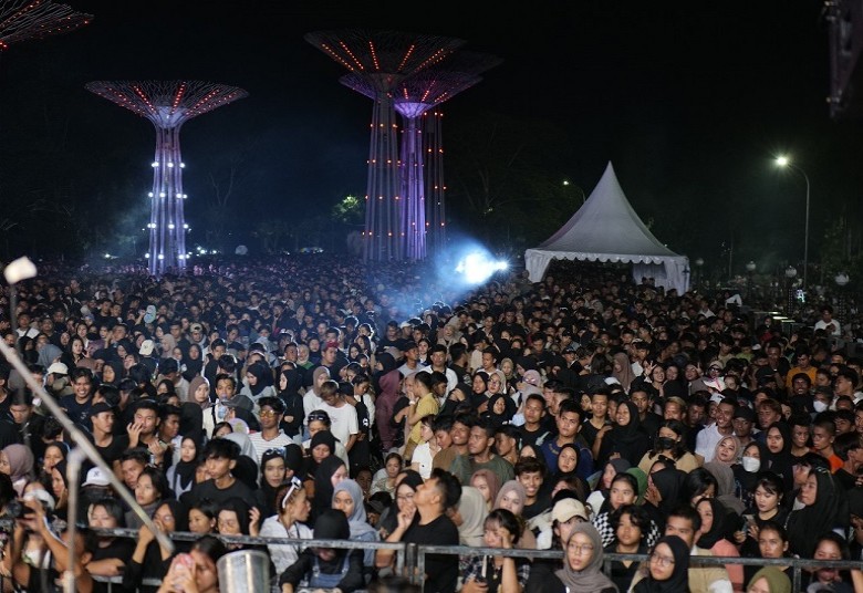 Masyarakat Tumpah Ruah Hadiri Kekfraf Fest 2023 di Taman Kota Raja
