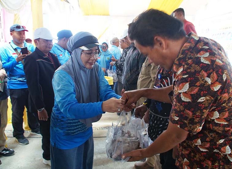 Safari Gemar Ikam Pemkab Berau Bagi-bagi Ikan 3,7 Ton