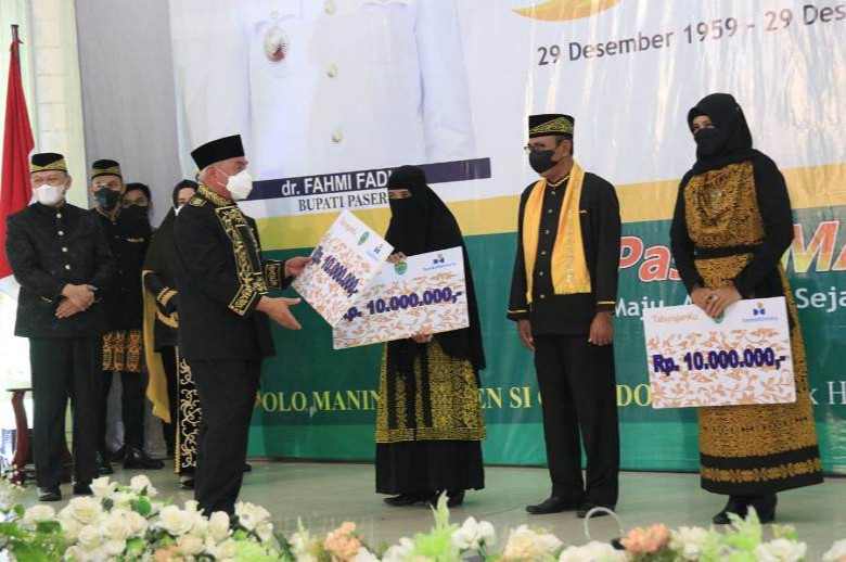 Gubernur Serahkan Santunan Kedukaan di Paser