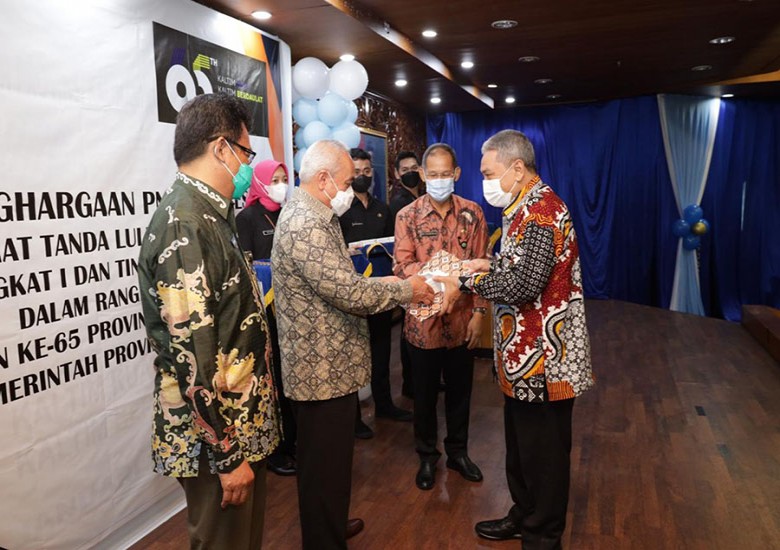 31 ASN Berprestasi Terima Penghargaan, Gubernur Minta ASN Banyak Bersyukur