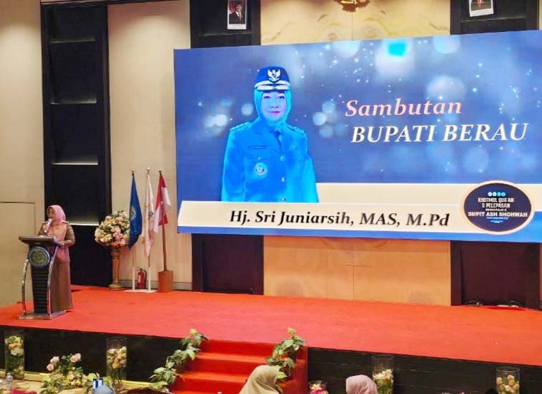 Khotmil Qur’an dan Pelepasan Siswa Kelas IX SMP IT AS Shohwah, Bupati Tekankan Pentingnya Pendidikan Qur'ani