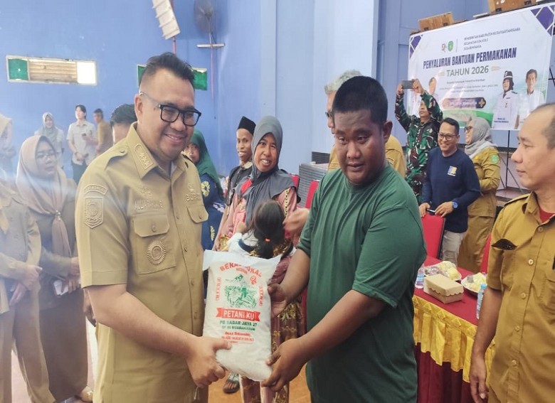 Pemkab Kukar Salurkan Bantuan kepada Ratusan Masyarakat Rentan di Loa Kulu