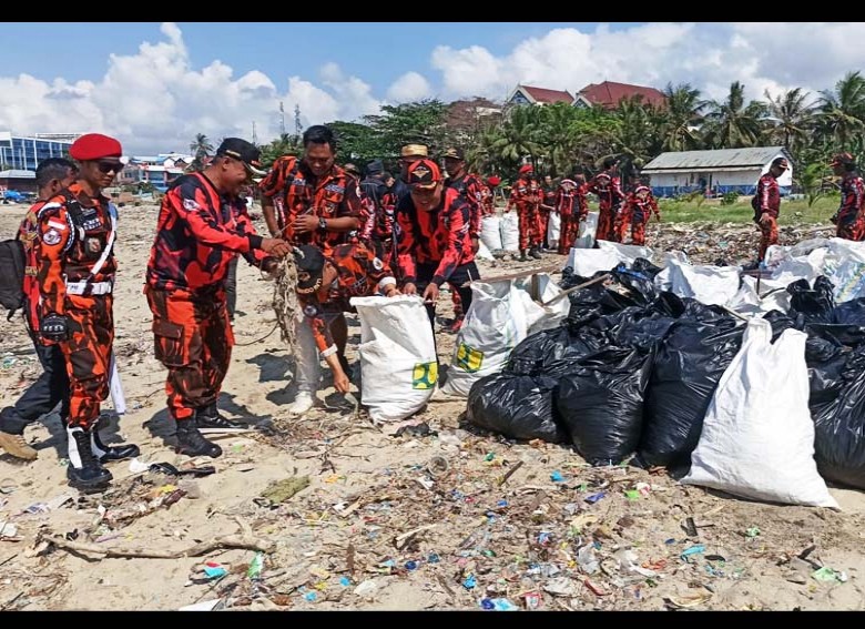 Bakti Sosial Pemuda Pancasila Balikpapan, Bersihkan Pantai dan Tebar Manfaat Sosial