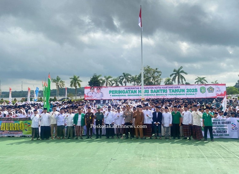 Pimpin Upacara Hari Santri Nasional 2025, Bupati Kukar : Santri Harus Hadir dalam Membangun Peradaban Dunia