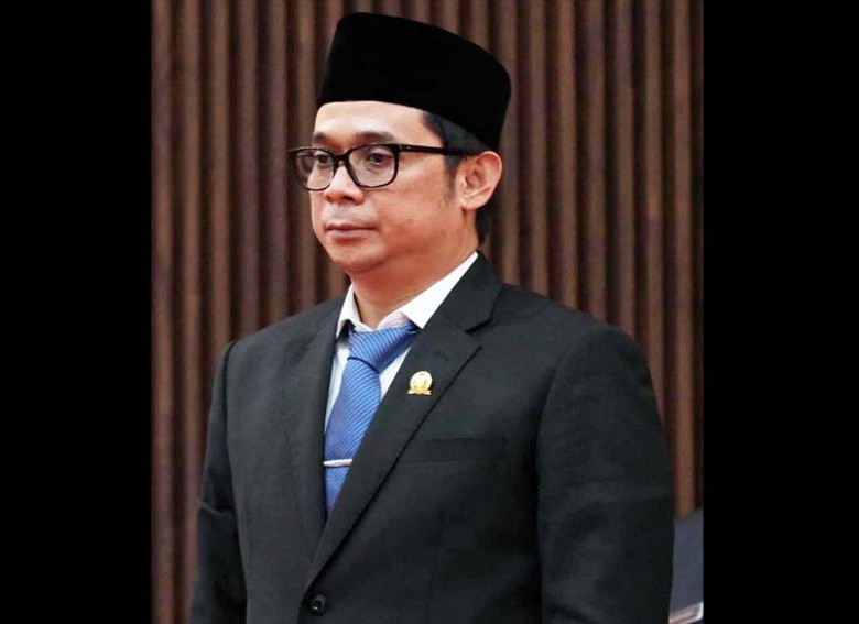 Banyak Mobil Parkir di Bahu Jalan Dewan Minta Ditertibkan