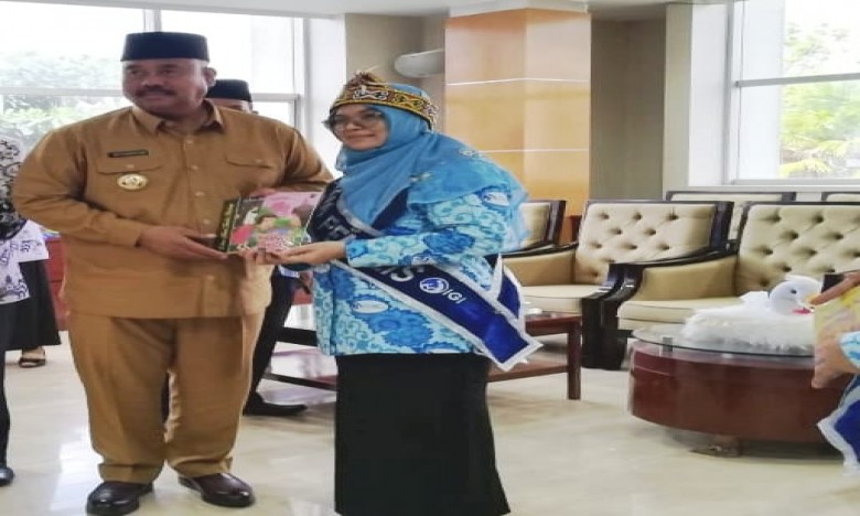 Isnaini : " Jangan Lupa Utamakan Bahasa Indonesia "