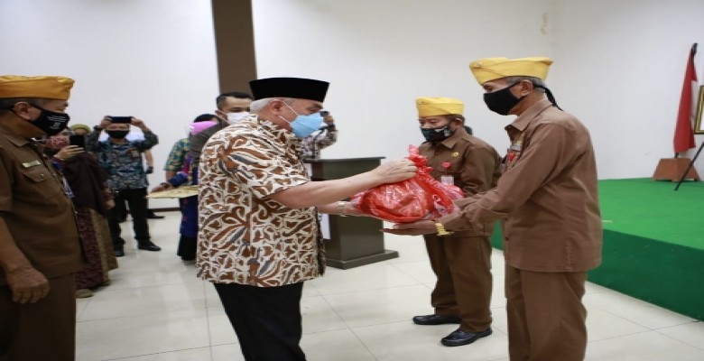Gubernur Doakan Veteran Panjang Umur