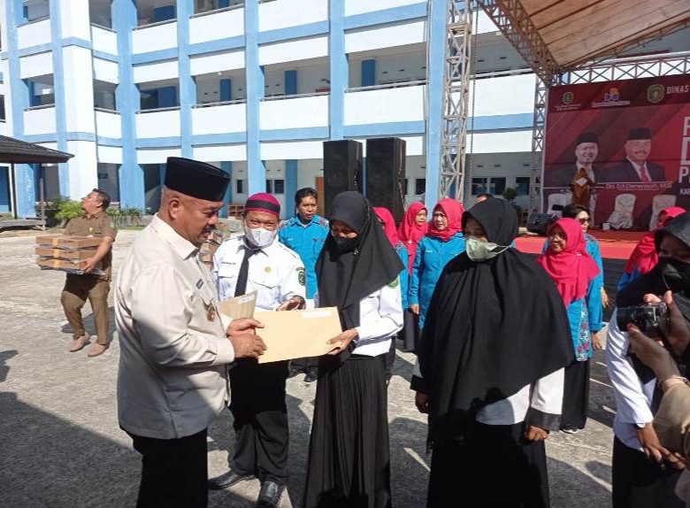 600 Guru PPPK Kukar Terima SK