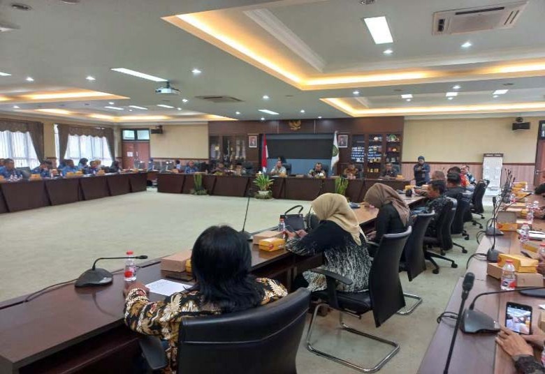 DPRD Kukar Terima Kunjungan DPRD Mamaju Tengah, Bahas Raperda Pajak dan Retribusi
