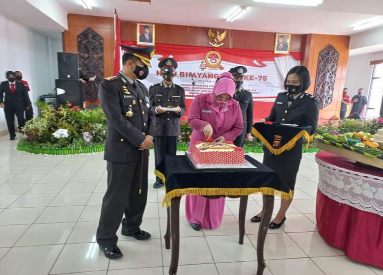 Polres Kukar Peringati HUT Bhayangkara ke 75