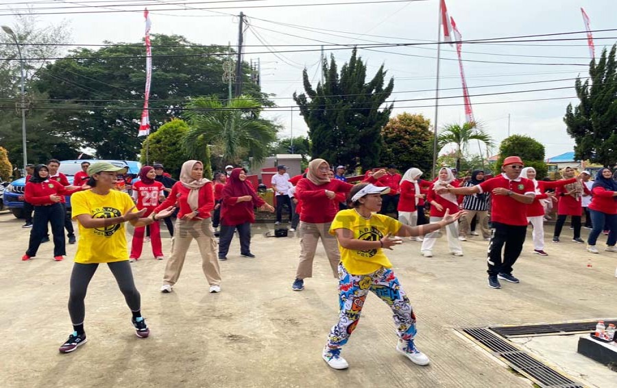 Meriahkan Peringatan HUT Ke-79 Kemerdekaan RI, Disperindag Kukar Gelar Jalan Santai dan Senam Zumba