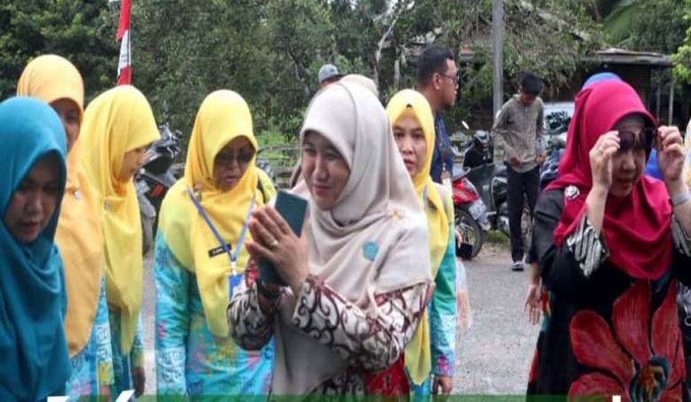 PKK Kaltim Kunjungi Objek Wisata Danau Tapal Kuda Tumbit