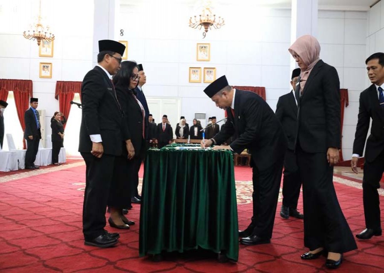 Lantik 154 Pejabat Pemprov Kaltim, Wagub Hadi :Terima Amanah Dengan Rasa Syukur