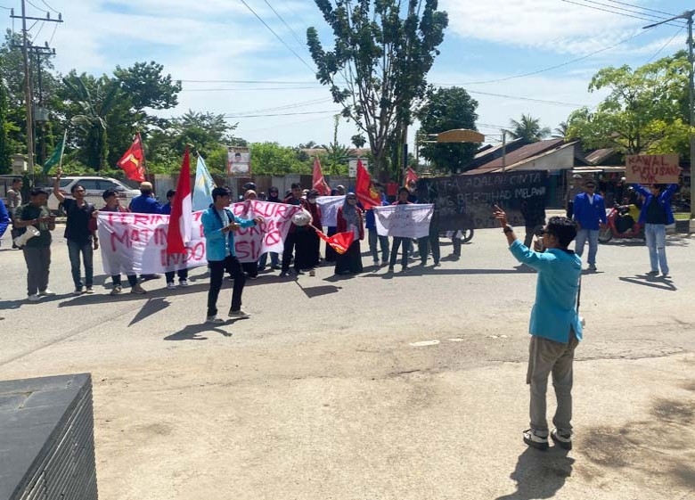 Gabungan Mahasiswa Berau Demo ke Dewan Minta Kawal Keputusan MK No 40