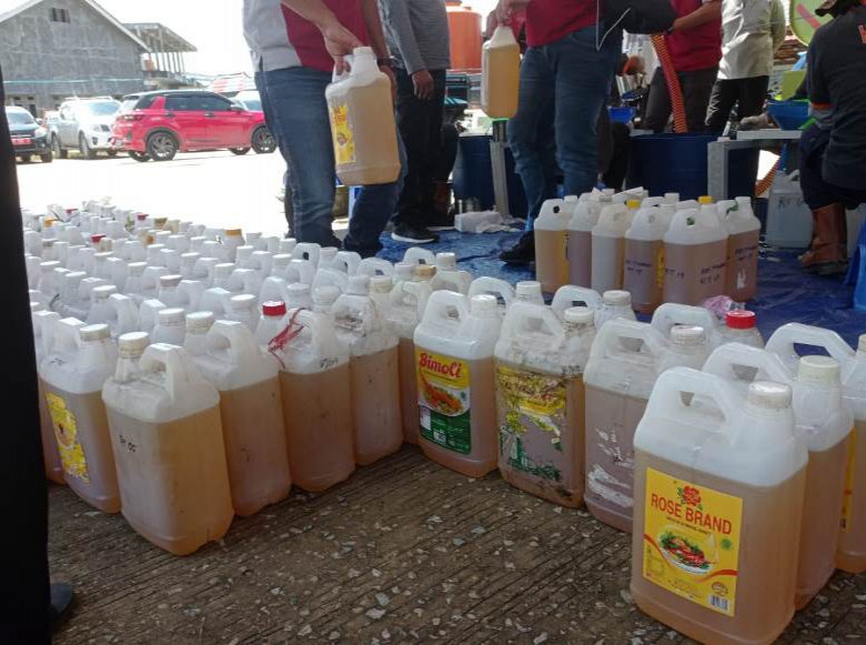 Distribusi Minyak Goreng di Tenggarong, Camat Sebut Rata-Rata Setiap RT dapat 63 Liter