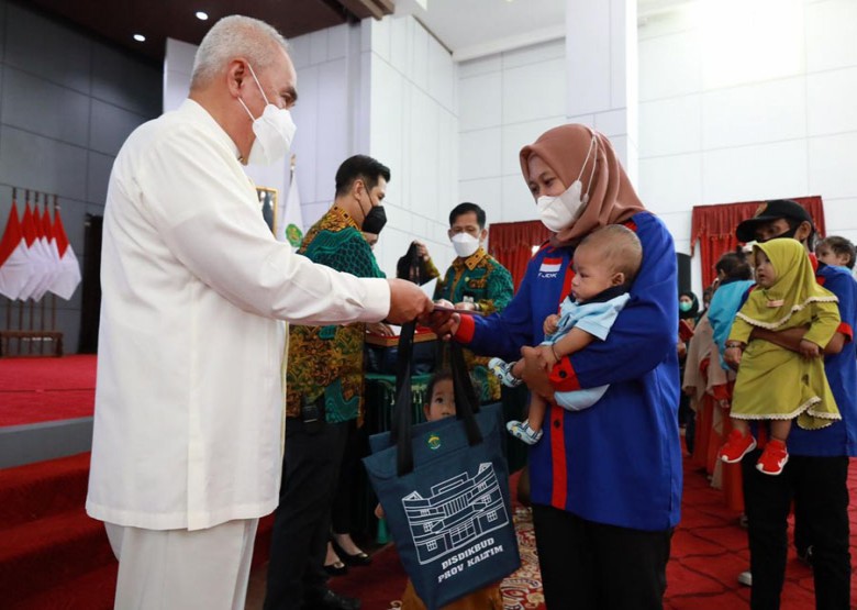 Berkah Bulan Suci Ramadan, Gubernur Santuni Anak Muslim dan Non Muslim