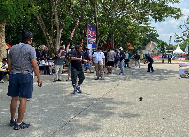Meriahkan Erau, Ratusan Masyarakat Ikuti Lomba Begasing