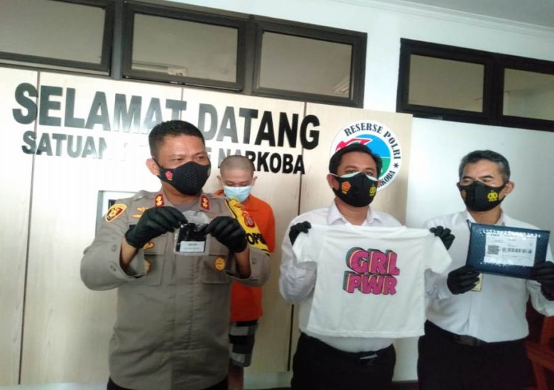 Ditangkap Polisi, RB Mengaku Pesan Tembakau Sintetis untuk Dikonsumsi Sendiri