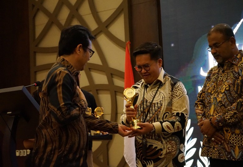 Raih Pengharhaan JMSI Award, Wabup Kukar Rendi Solihin Gaungkan UMKM Sebagai Motor Ekonomi Lokal