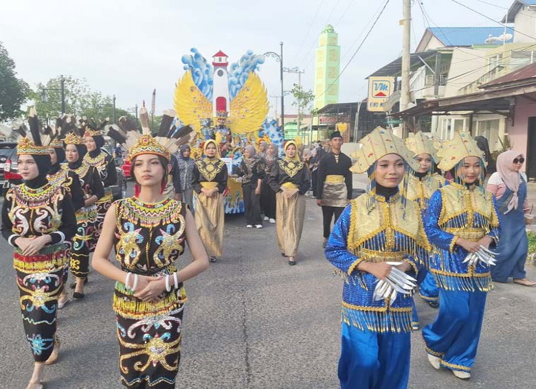 Keterbatasan Anggaran Tidak Menghalangi MAN Berau Menjadi Juara Fashion Carnival