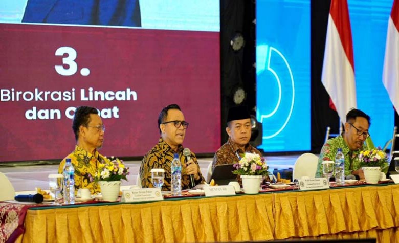 Menteri PANRB Akan Perhatikan Tenaga Honorer