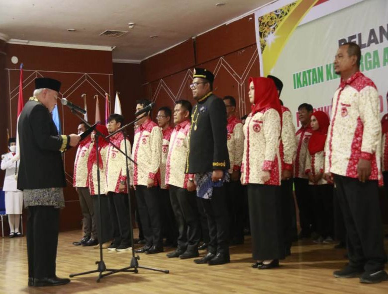 Lantik Pengurus IKA Unmul Kutim dan Kukuhkan Perhiptani, Gubernur: Harus Berpikir Luar Biasa