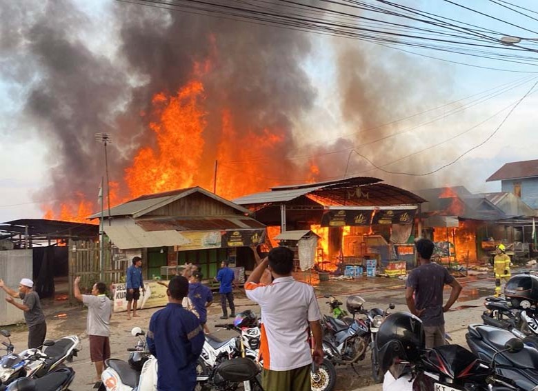 Lima Rumah Warga di Kelurahan Timbau Dilahap Si Jago Merah
