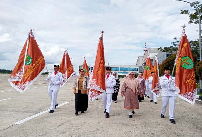 Bupati Bawa Pulang 20 Panji Keberhasilan dari Pemprov Kaltim
