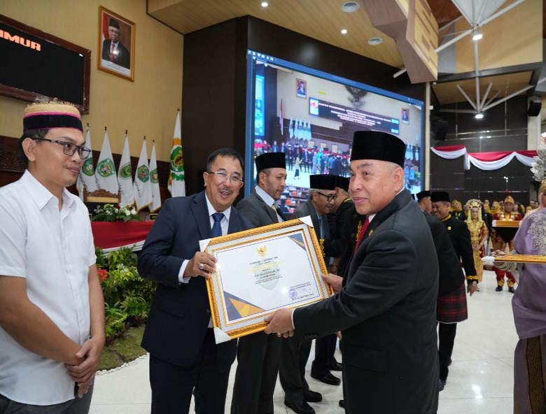 23 Orang Tokoh Berjasa dan Masyarakat Berprestasi Terima Penghargaan
