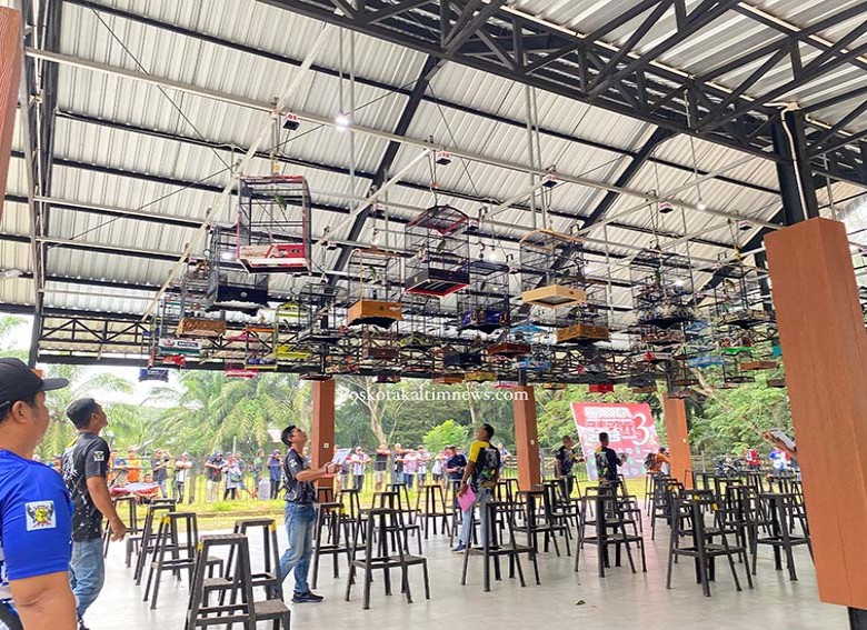 Ribuan Pecinta Kicau Burung Meriahkan Lomba Bupati Cup 3 yang Digelar Pemkab Kukar