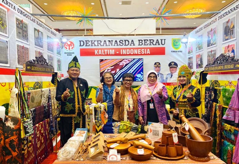 Kerajinan Limba Kayu Ulin Dekranasda Berau Paling Laris di  Kriyanusa 2023