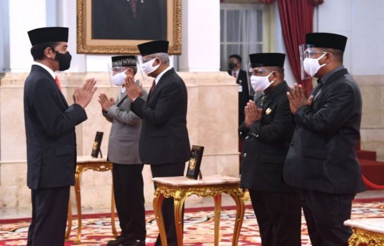 Presiden Joko Widodo Beri Gelar Pahlawan Nasional untuk Enam Tokoh