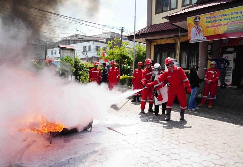 Kilang Pertamina Unit Balikpapan Latih Masyarakat Tangani Kebakaran Kecil