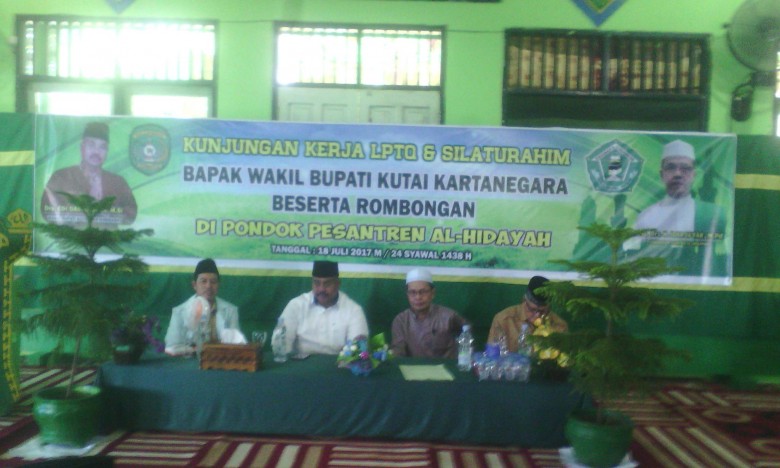 Edi Damansyah Kunjungi Ponpes Al Hidayah, dan Sumbang 40 Al Quran-50 Buku Iqro