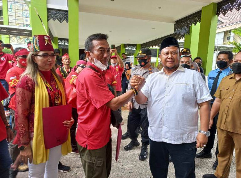 Buntut Pernyataan Hinaan Edi Mulyadi, Pemuda Dayak Gelar Aksi Damai di DPRD Kukar dan Minta Diproses Hukum