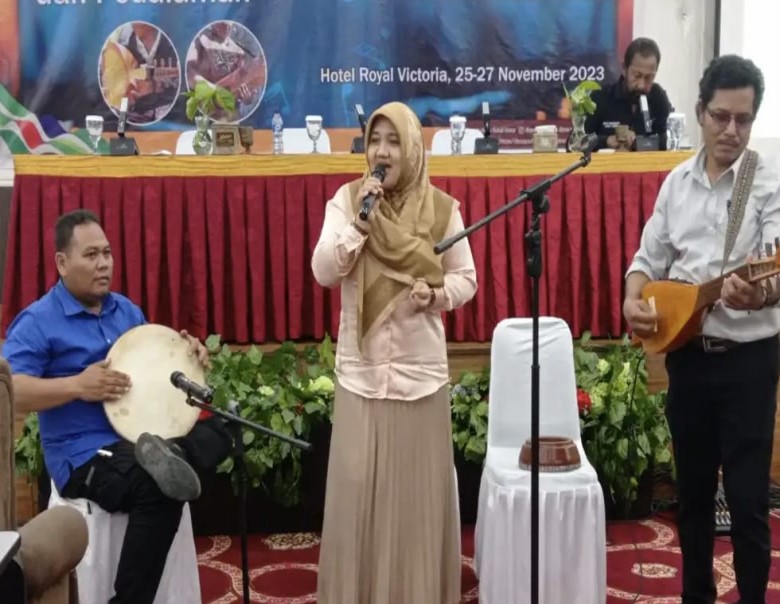 Dispar Kutai Timur Gelar Pelatihan Alat Musik Tradisional Paduan Gambus dan Sape