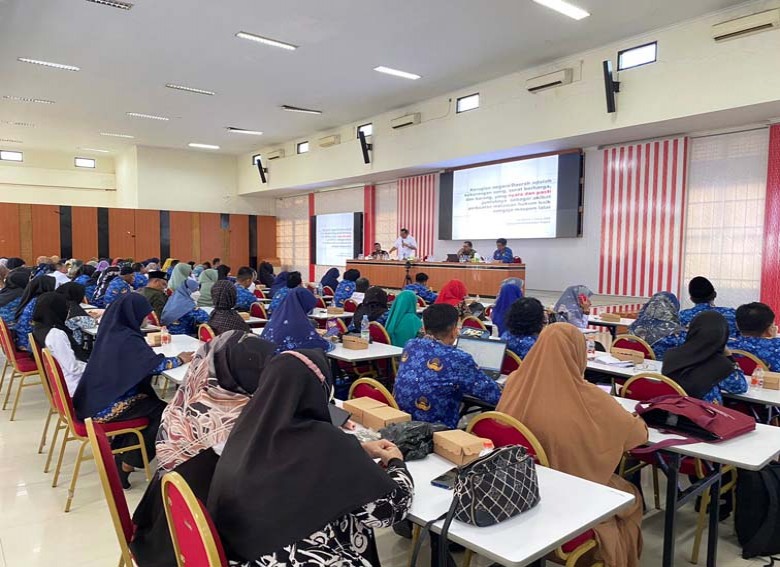 Disdikbud Kukar Beri Pemahaman Pengelolaan Anggaran Kepada Kepala SD dan SMP