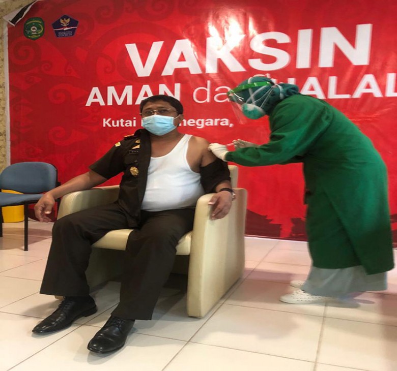 37 Pegawai Kejaksaan Negeri Kukar Disuntik Vaksin Covid-19
