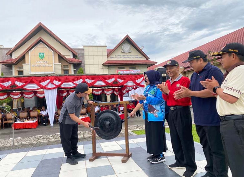 PORSENI PGRI Sebagai Ajang Mengembangkan Kemampuan Guru Dibidang Olahraga dan Seni