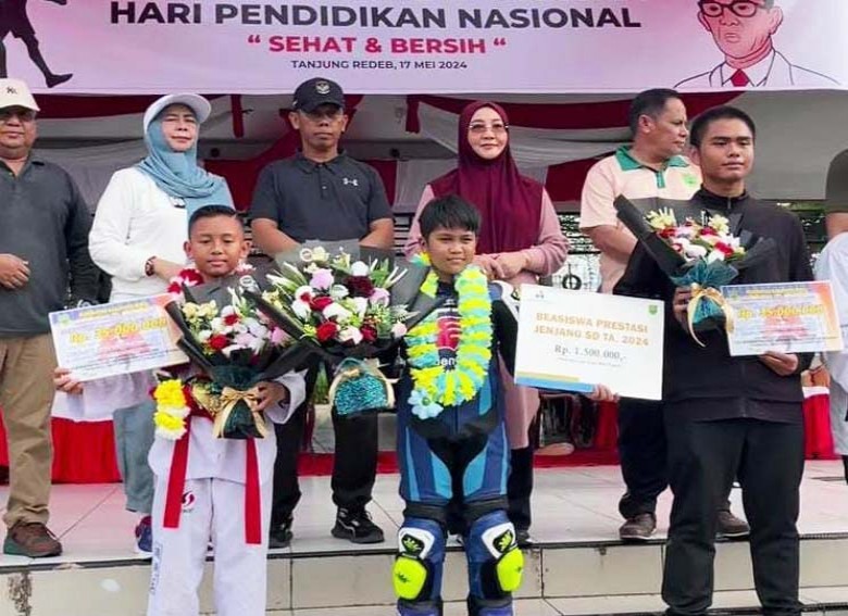 Jalan Santai Memperingati Hardiknas 2024 di Kabupaten Berau