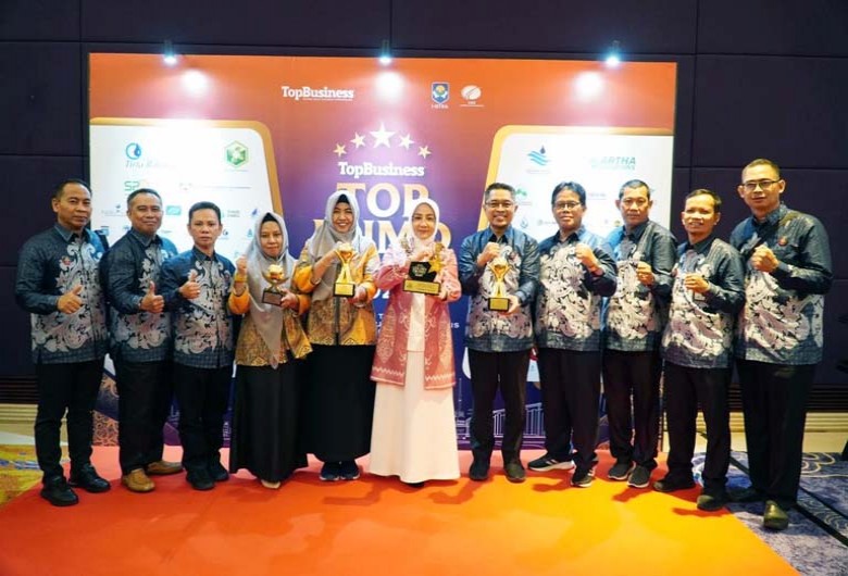 Bupati Berau Sri Juniarsih Raih Anugerah Top Pembina BUMD 2024