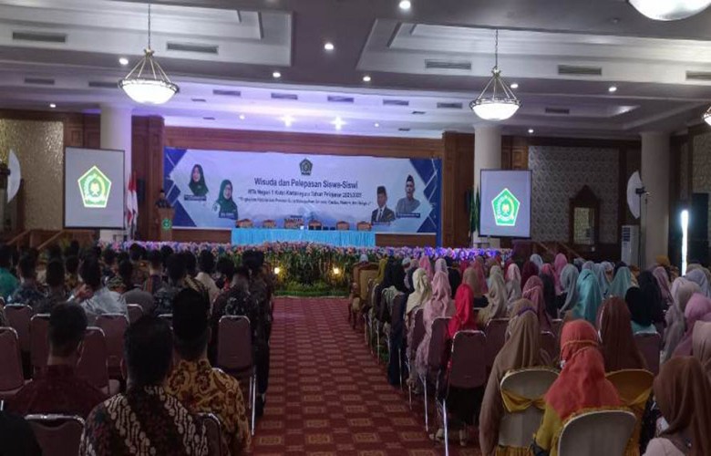MTs Negeri 1 Kukar Gelar Wisuda dan Pelepasan 250 Siswa