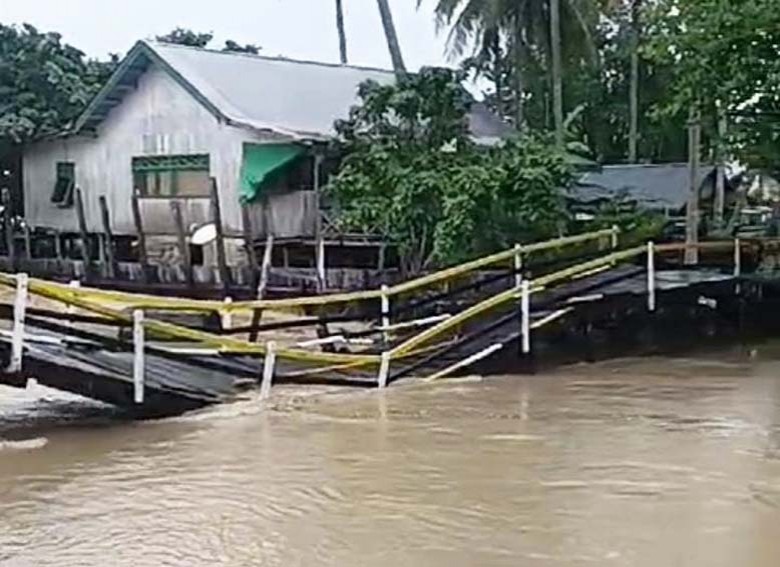 Kerusakan Jembatan Teluk Sumbang di Kecamatan BidukBiduk Akibat Hujan dan Arus Deras Sungai