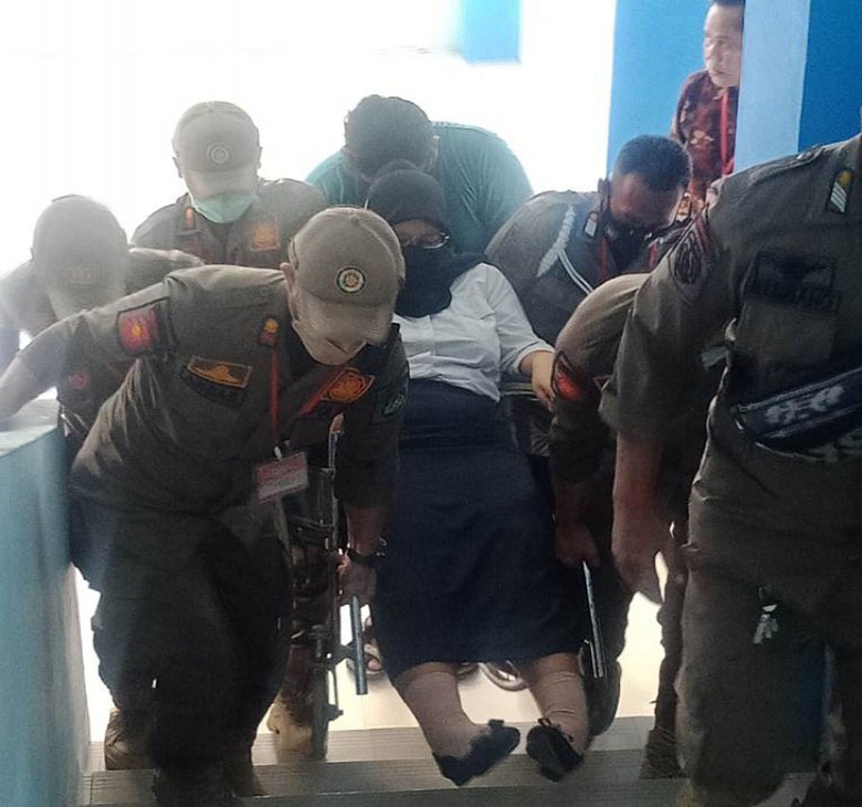 Satpol PP Kukar Lakukan Pengamanan Tes CPNS di SMP N 1 Tenggarong