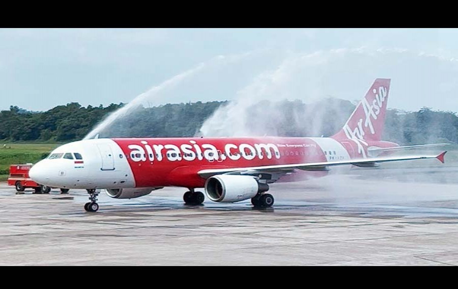 AirAsia Kembali Mengudara di Berau Setelah Vakum Dua Bulan, Libur Sekolah dan Maratua Music Festival Picu Lonjakan Penumpang di Bandara Kalimarau