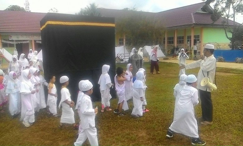 Siswa TK Arafah Tenggarong Antusias Ikuti Manasik Haji